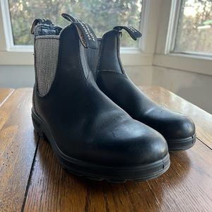 Blundstone Footwear Black Chelsea Boot 5AU/8 Women/6 Men